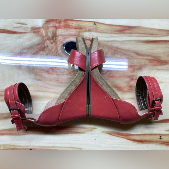 Toetos Wedge Ankle Strap Sandals - Picture 8 of 12